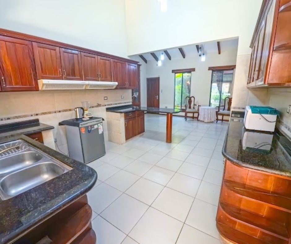 EN VENTA CASA DE DOS PLANTAS CON SECTOR COMERCIAL - Photo 6
