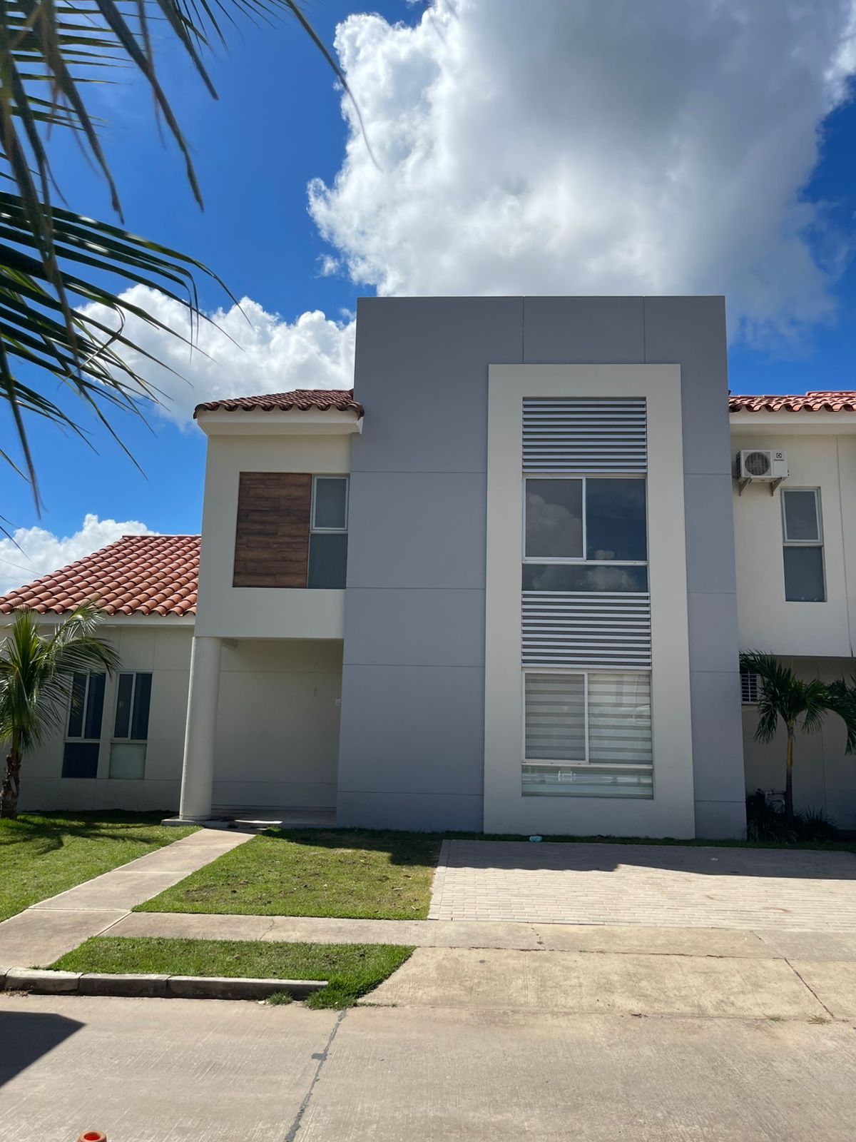 CASA EN VENTA – CONDOMINIO PALMA MALLORCA