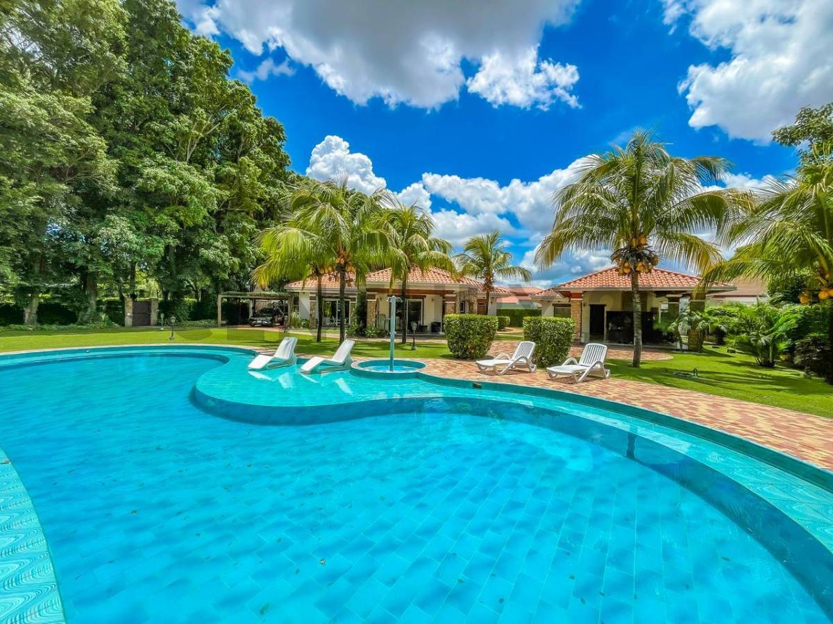 BELLÍSIMA CASA EN VENTA - CONDOMINIO ZONA NORTE