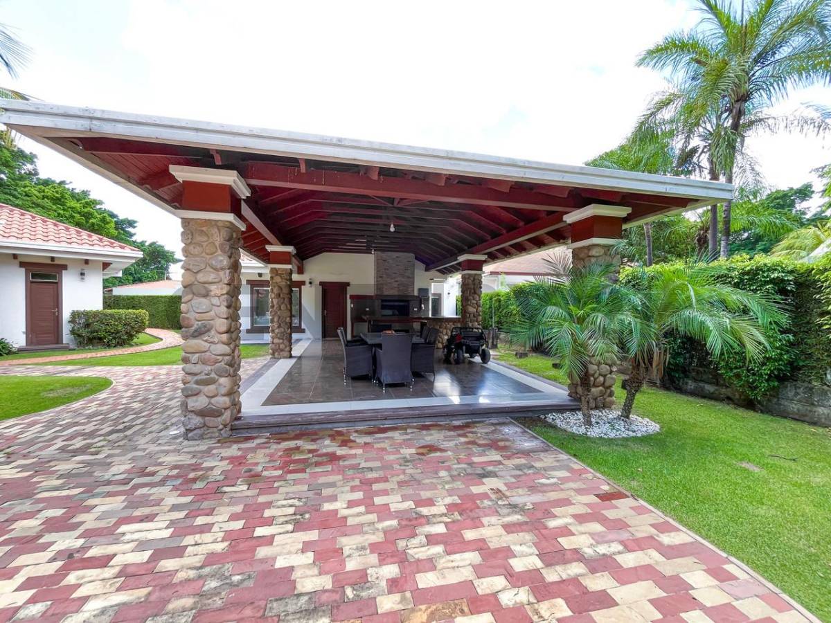 BELLÍSIMA CASA EN VENTA - CONDOMINIO ZONA NORTE - Photo 5