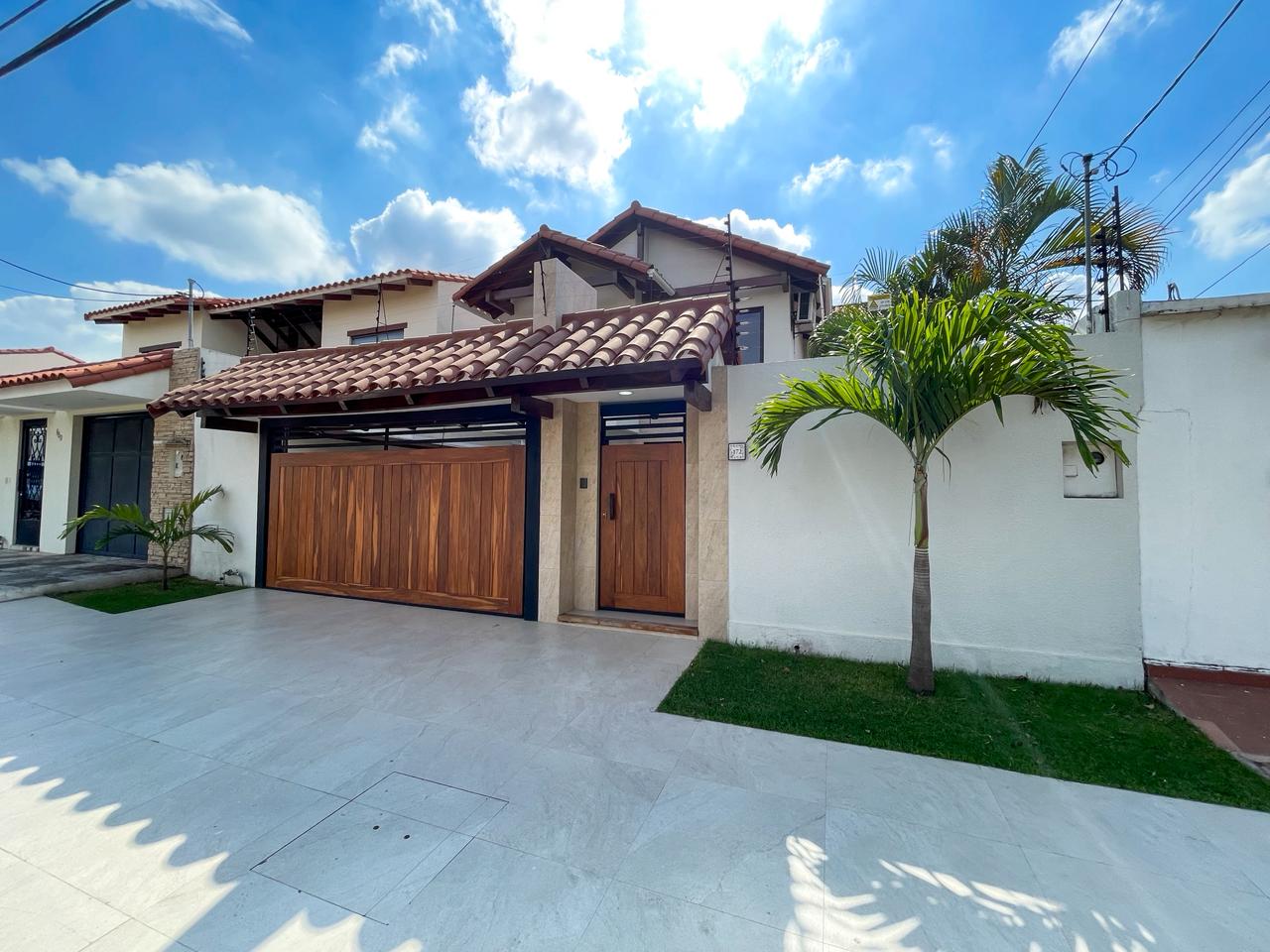 ESPECTACULAR CASA EN VENTA SOBRE AVENIDA
