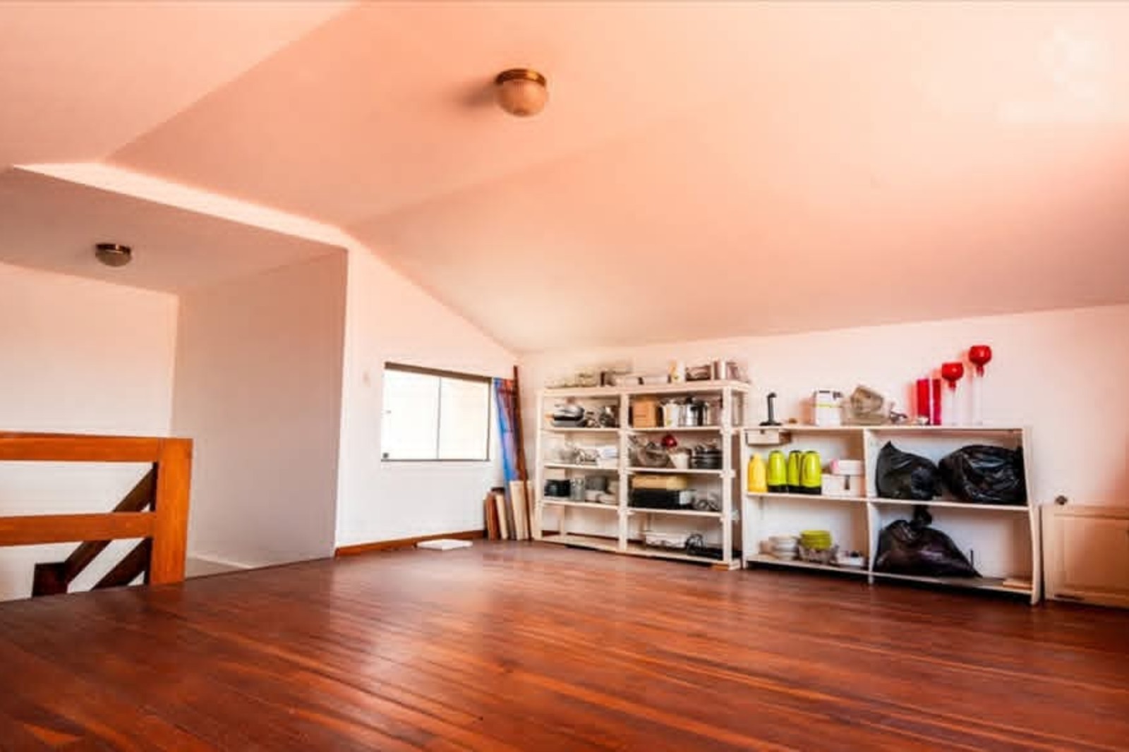 LUJO Y CALIDEZ EN FINOS ACABADOS DE MADERA – CASA EN VENTA EN SANTA CRUZ - Photo 12