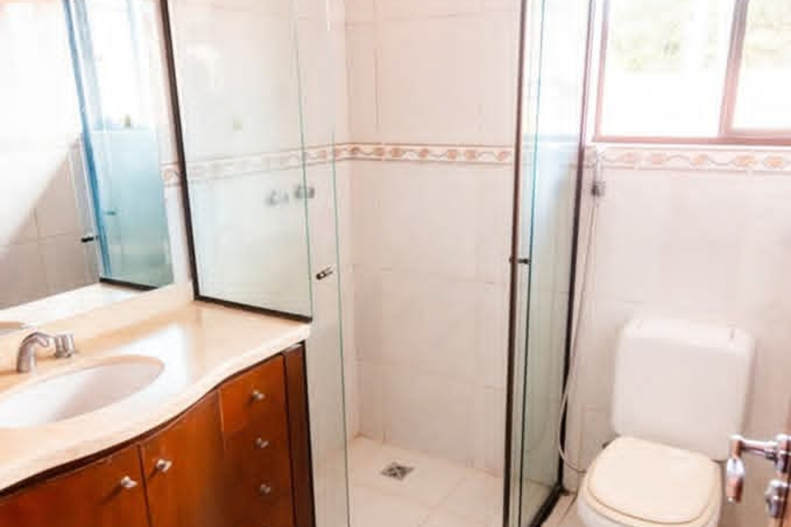 LUJO Y CALIDEZ EN FINOS ACABADOS DE MADERA – CASA EN VENTA EN SANTA CRUZ - Photo 15