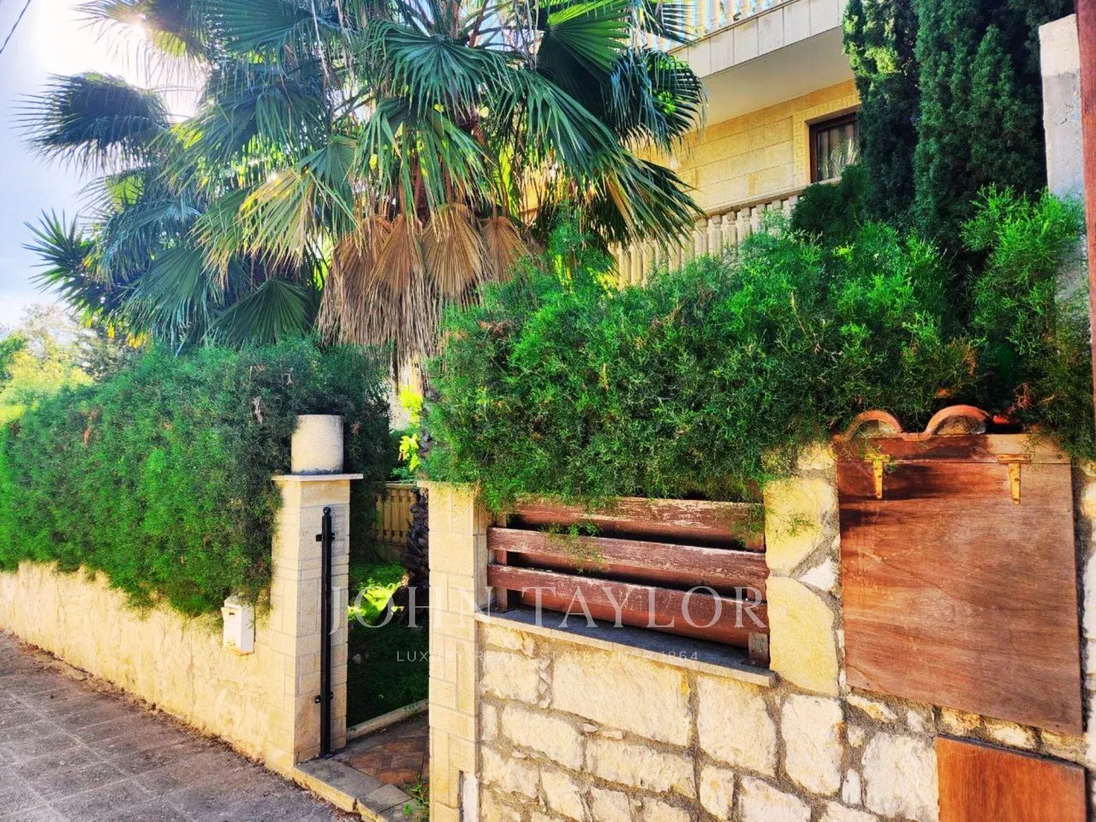 Spacious 3-Bedroom Detached Home on a Large Plot in a Quiet Cul-de-Sac in the Universal Area, Paphos - Photo 3