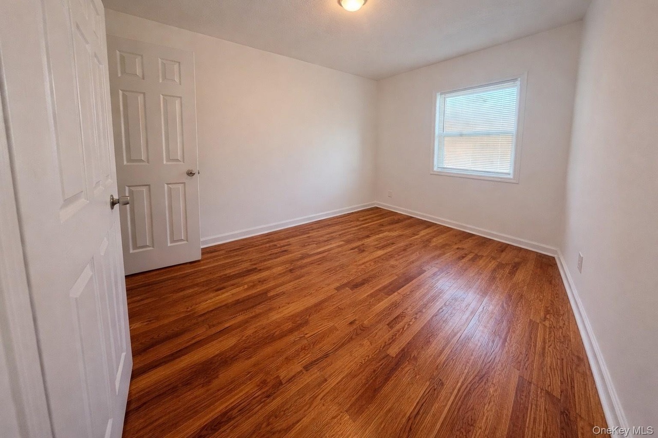 5 beds bed 2.5 baths bath in 1249 E 223rd St, Bronx, NY 10466 - Photo 13