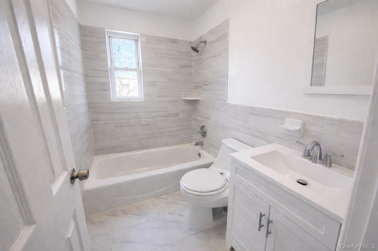 5 beds bed 2.5 baths bath in 1249 E 223rd St, Bronx, NY 10466 - Photo 7