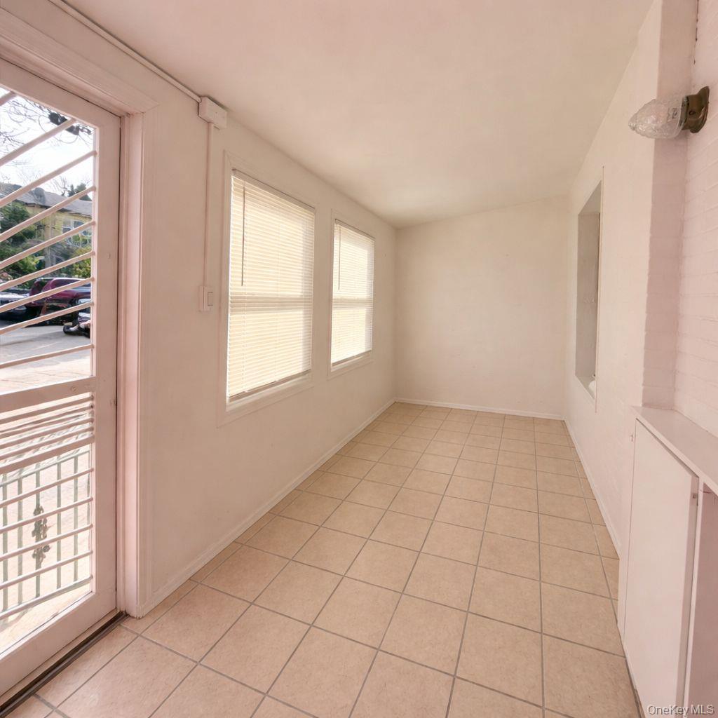 5 beds bed 2.5 baths bath in 1249 E 223rd St, Bronx, NY 10466 - Photo 8