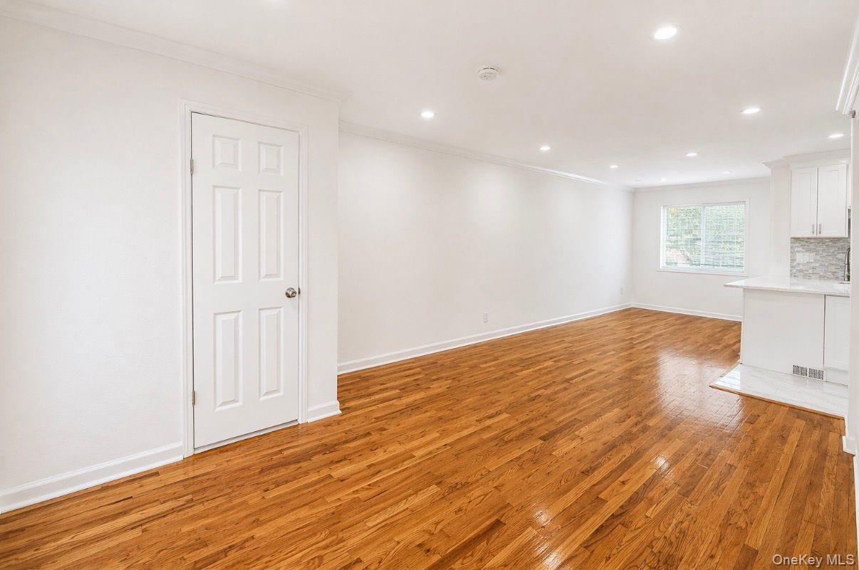 5 beds bed 2.5 baths bath in 1249 E 223rd St, Bronx, NY 10466 - Photo 9