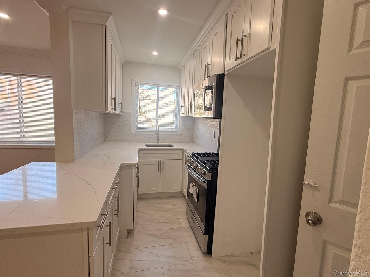 5 beds bed 2.5 baths bath in 1249 E 223rd St, Bronx, NY 10466 - Photo 10