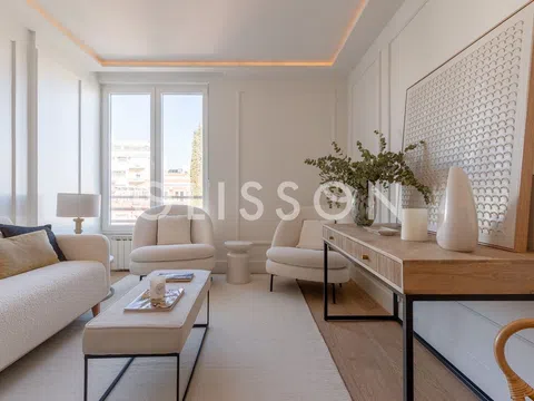 Flat in calle de Orfila - Photo 2