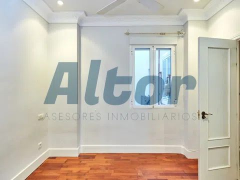 Flat in calle de José Ortega y Gasset, 84 - Photo 4