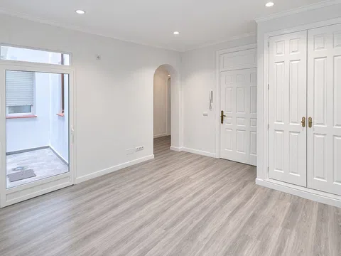 Flat in calle de Dulcinea - Photo 2