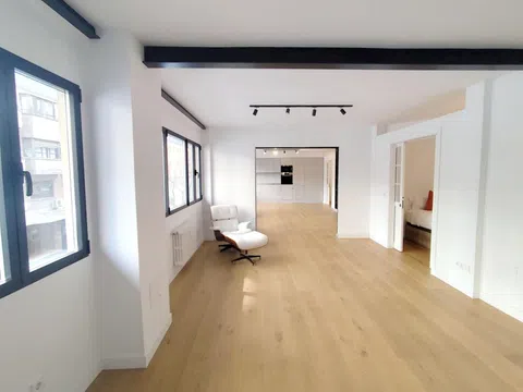 Flat - Photo 1