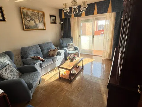Flat in calle de la del Manojo de Rosas - Photo 2