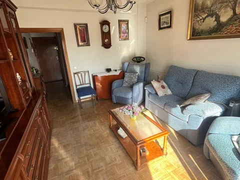 Flat in calle de la del Manojo de Rosas - Photo 4