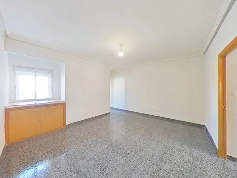 Flat - Photo 1