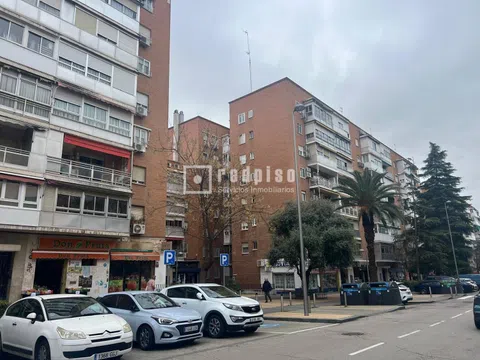 Flat in calle de la del Manojo de Rosas - Photo 1