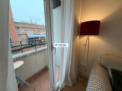 Flat in calle de Nicolás Usera - Photo 2