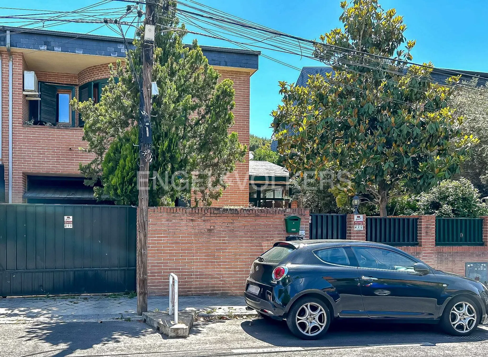Chalet adosado en calle de Rafael Villa
