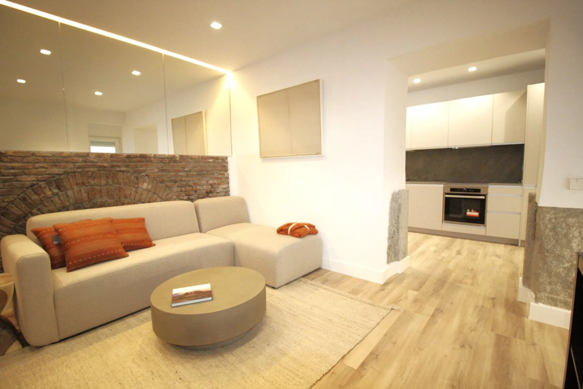 Piso en calle de Ferraz - Photo 5