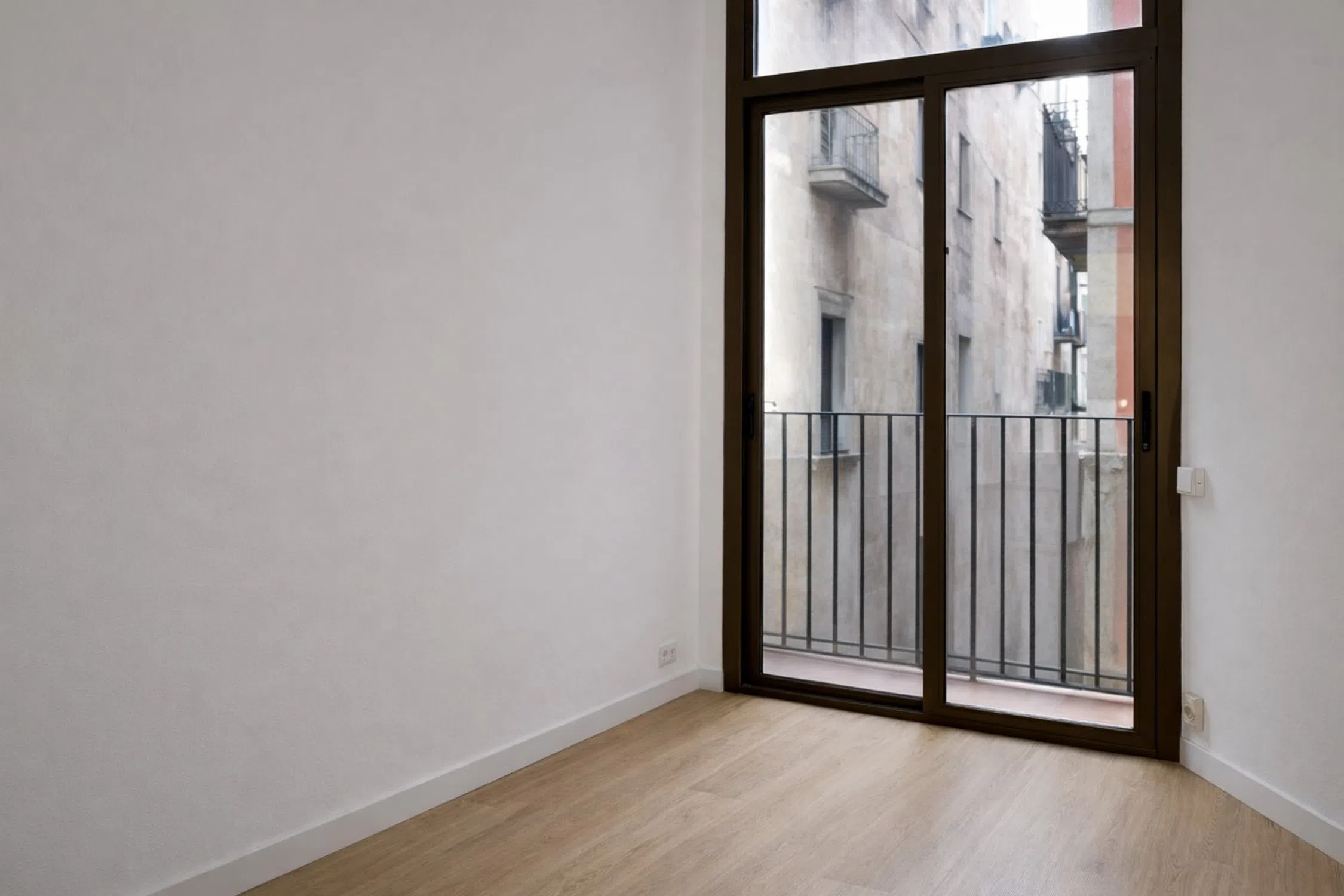 Piso en calle de Sant Pau - Photo 3