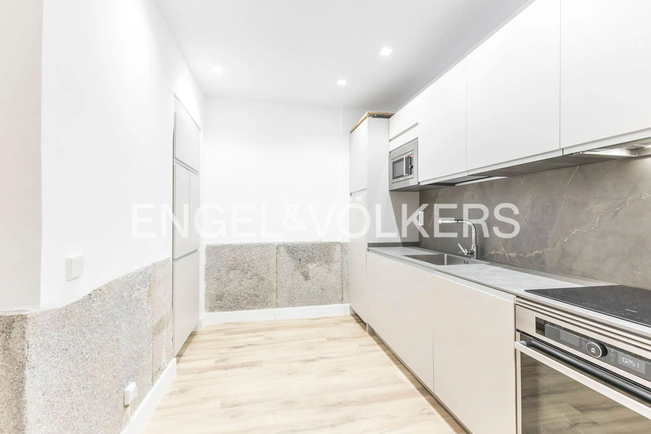Piso en calle de Ferraz - Photo 7