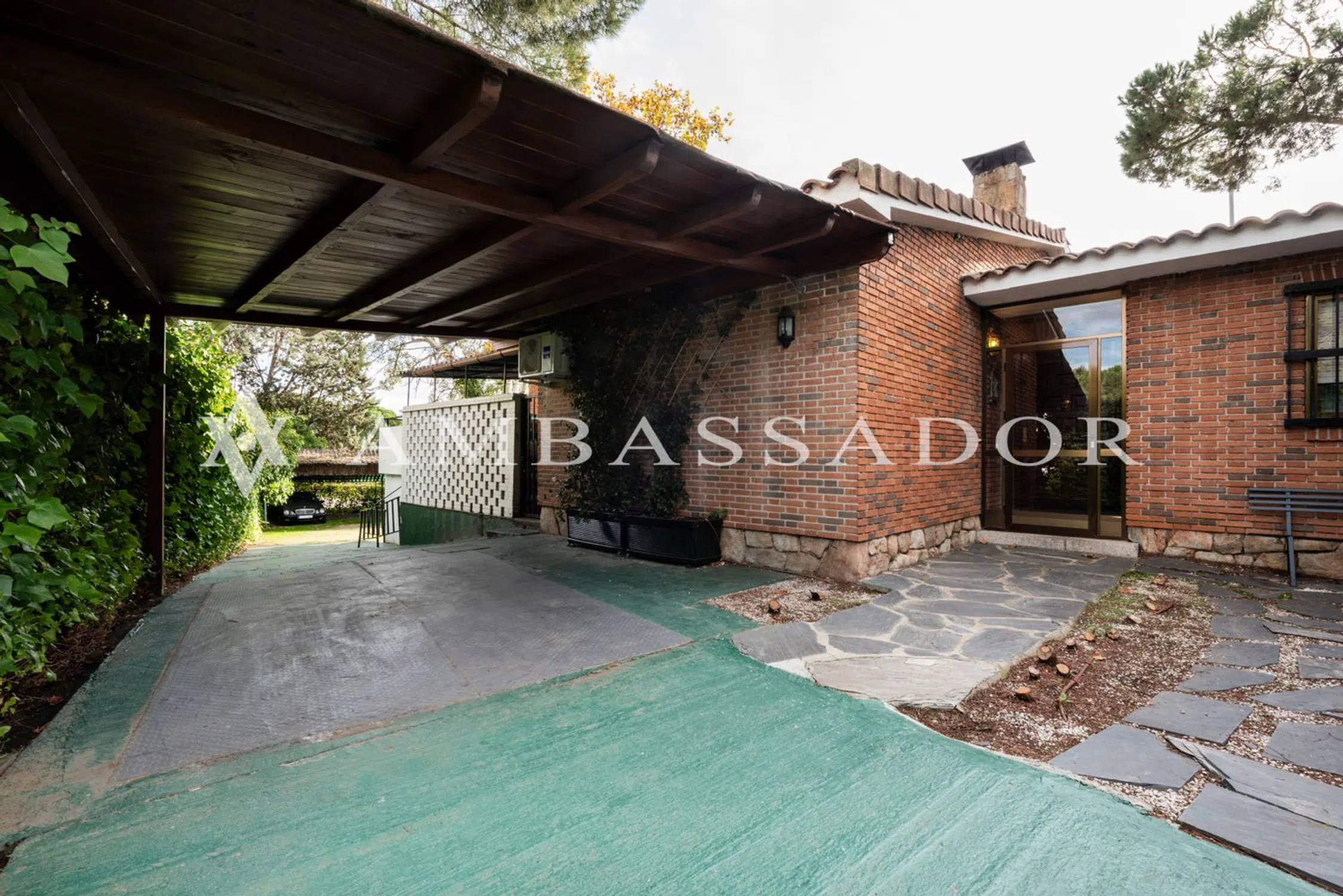 Casa independiente en avenida Casa Quemada - Photo 2