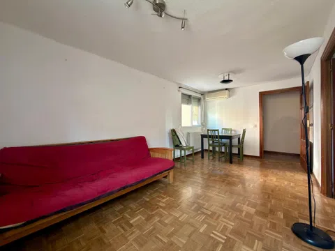 Flat in calle de Fuenteovejuna - Photo 2