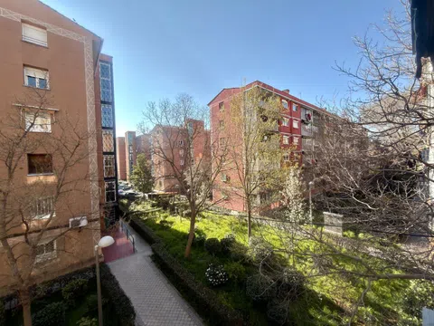 Flat in calle de Fuenteovejuna - Photo 6