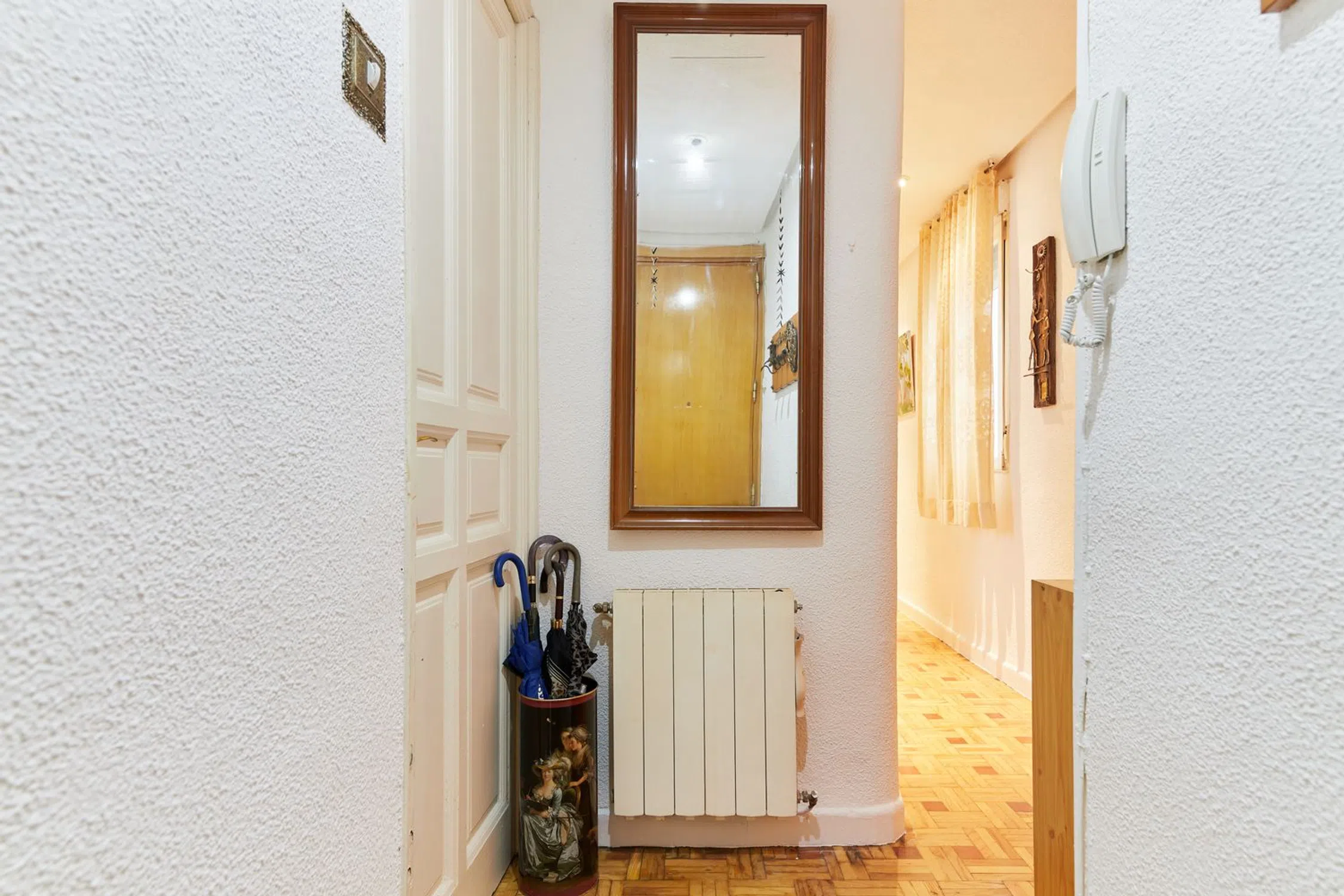 Piso en calle de Menorca - Photo 2