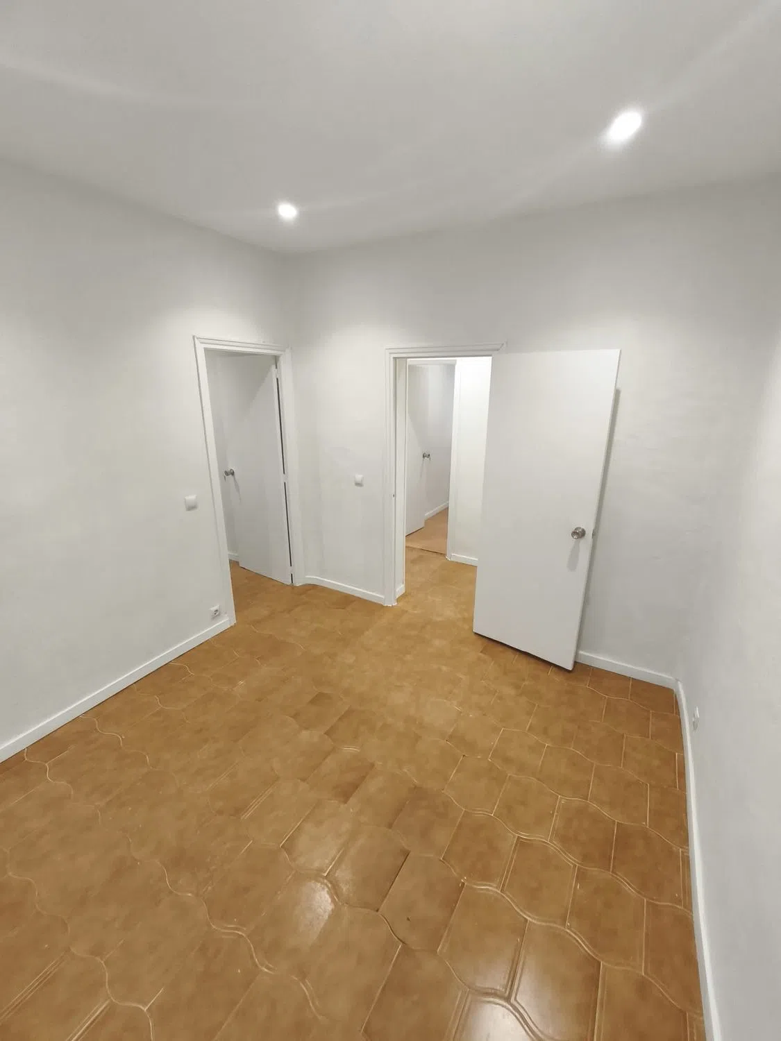 Piso en calle de Oudrid - Photo 2