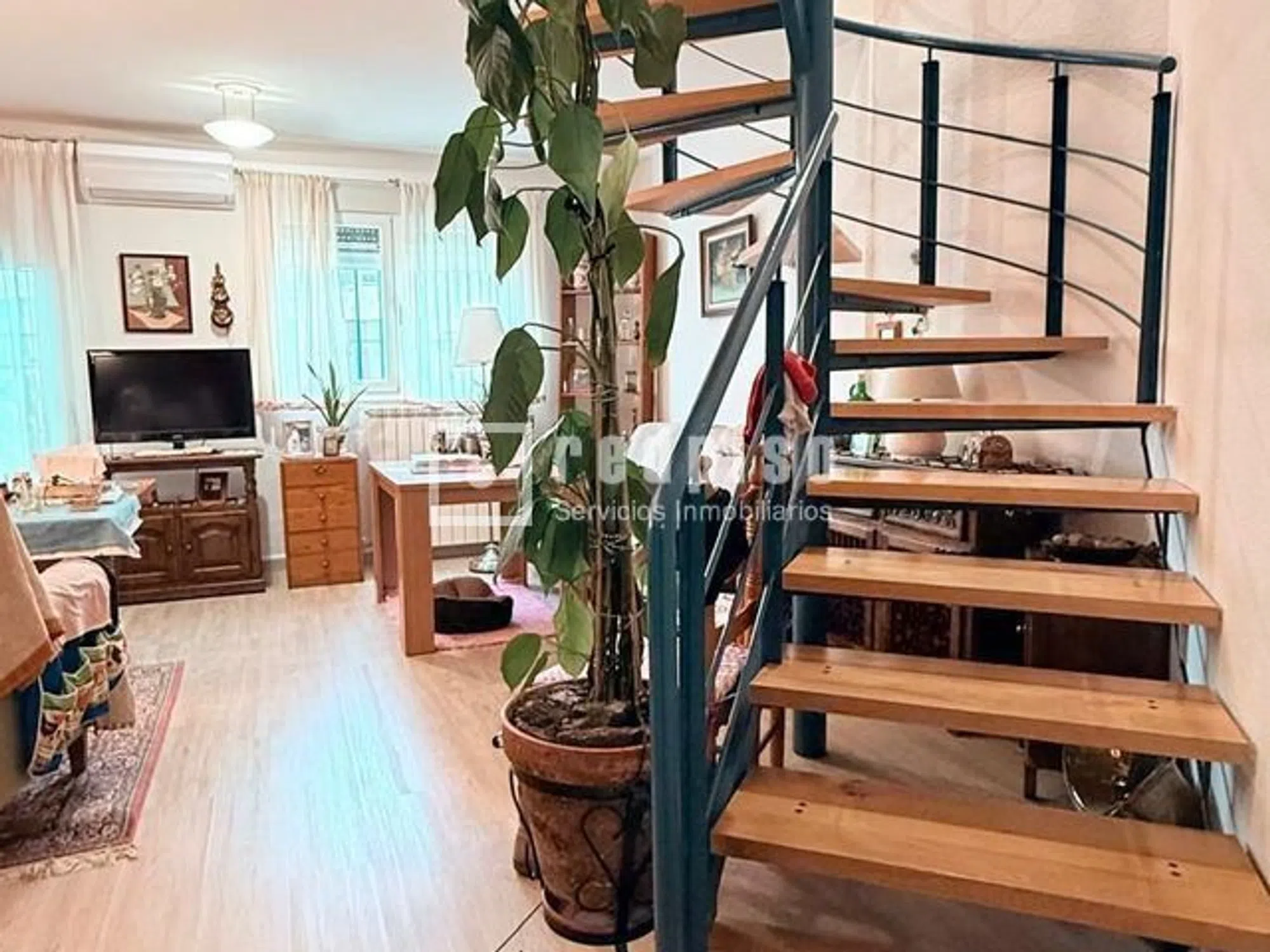 Chalet pareado en calle de Javier de Miguel