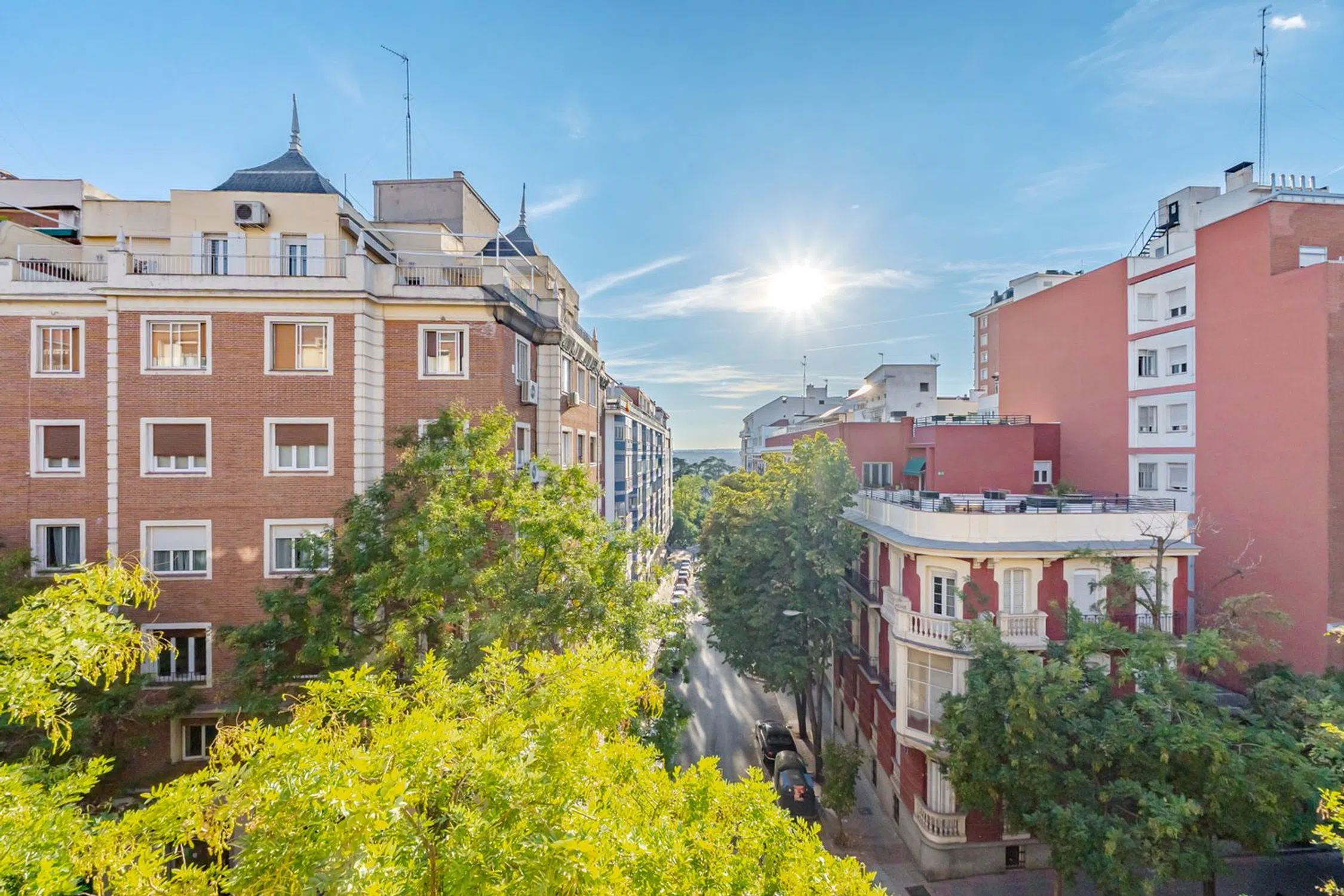 Piso en calle de Ferraz - Photo 2