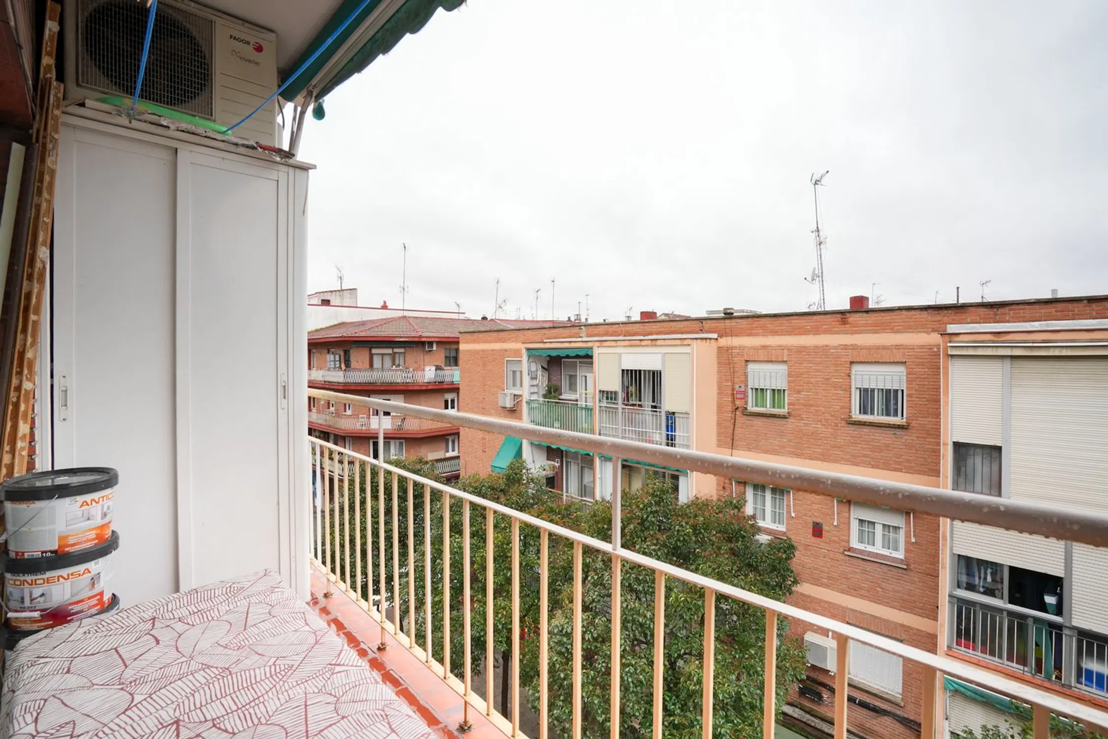 Piso en calle de la Aladierna - Photo 2