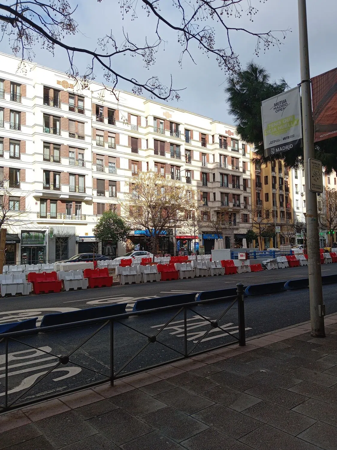 Piso en avenida Reina Victoria, 50