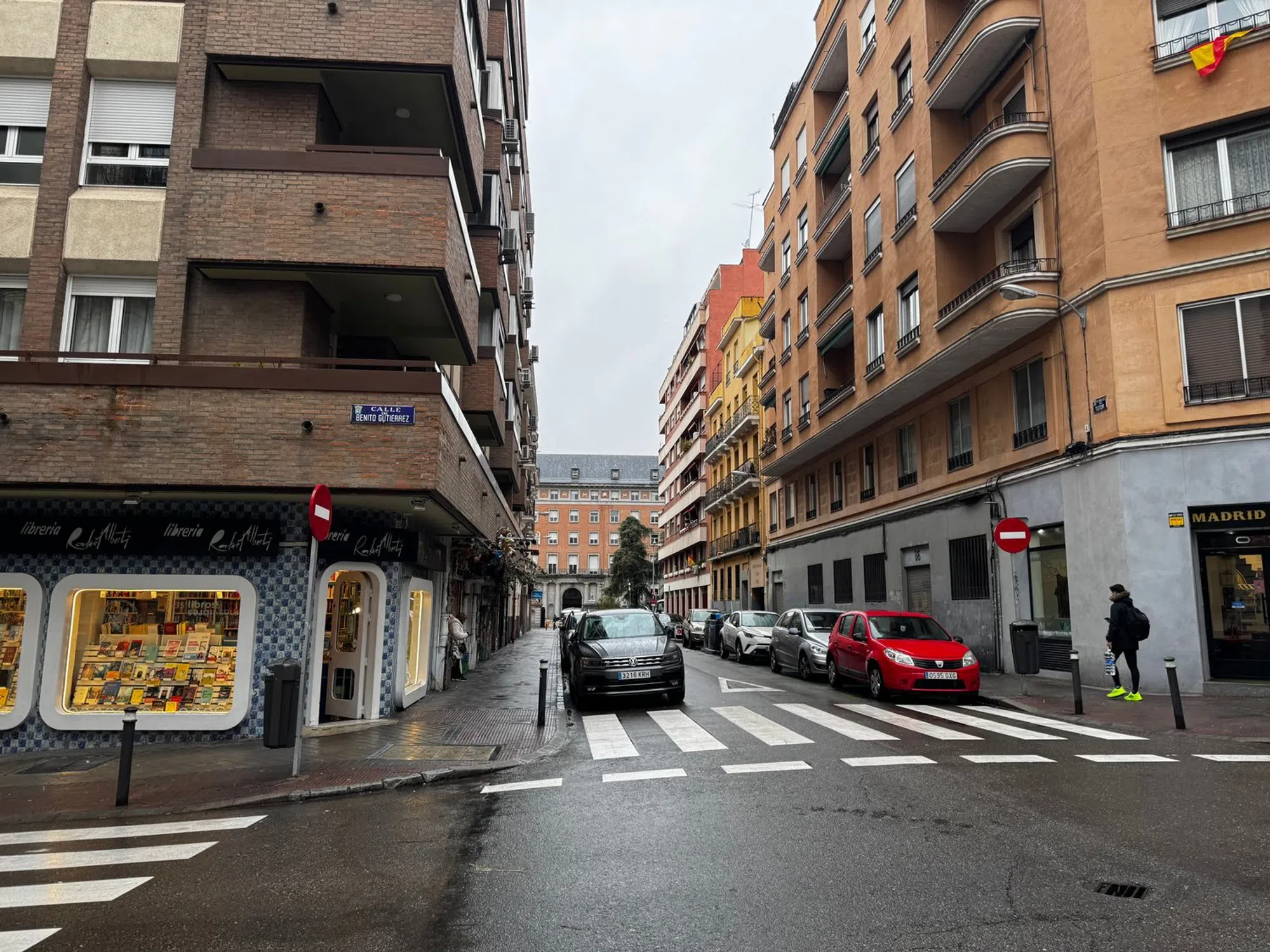 Piso en calle de Ferraz - Photo 2