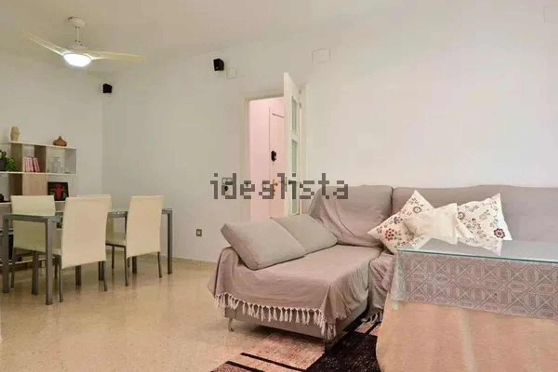 Piso en calle de Rocafort - Photo 2