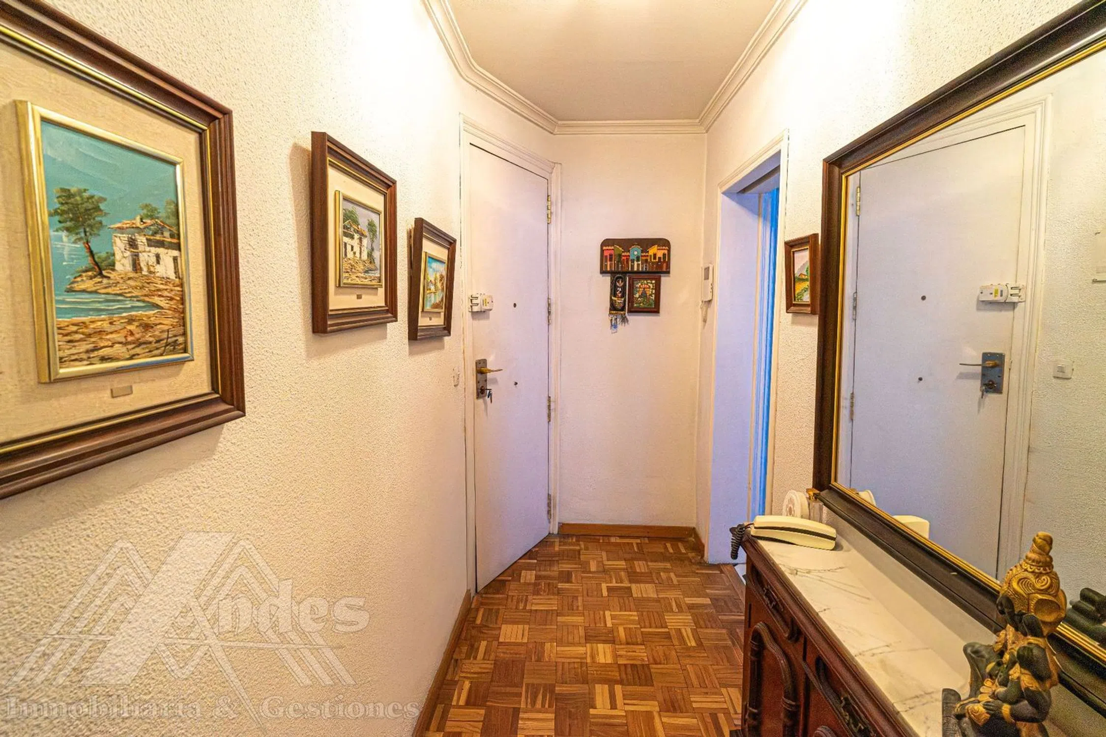 Piso en calle de Fernán González - Photo 2