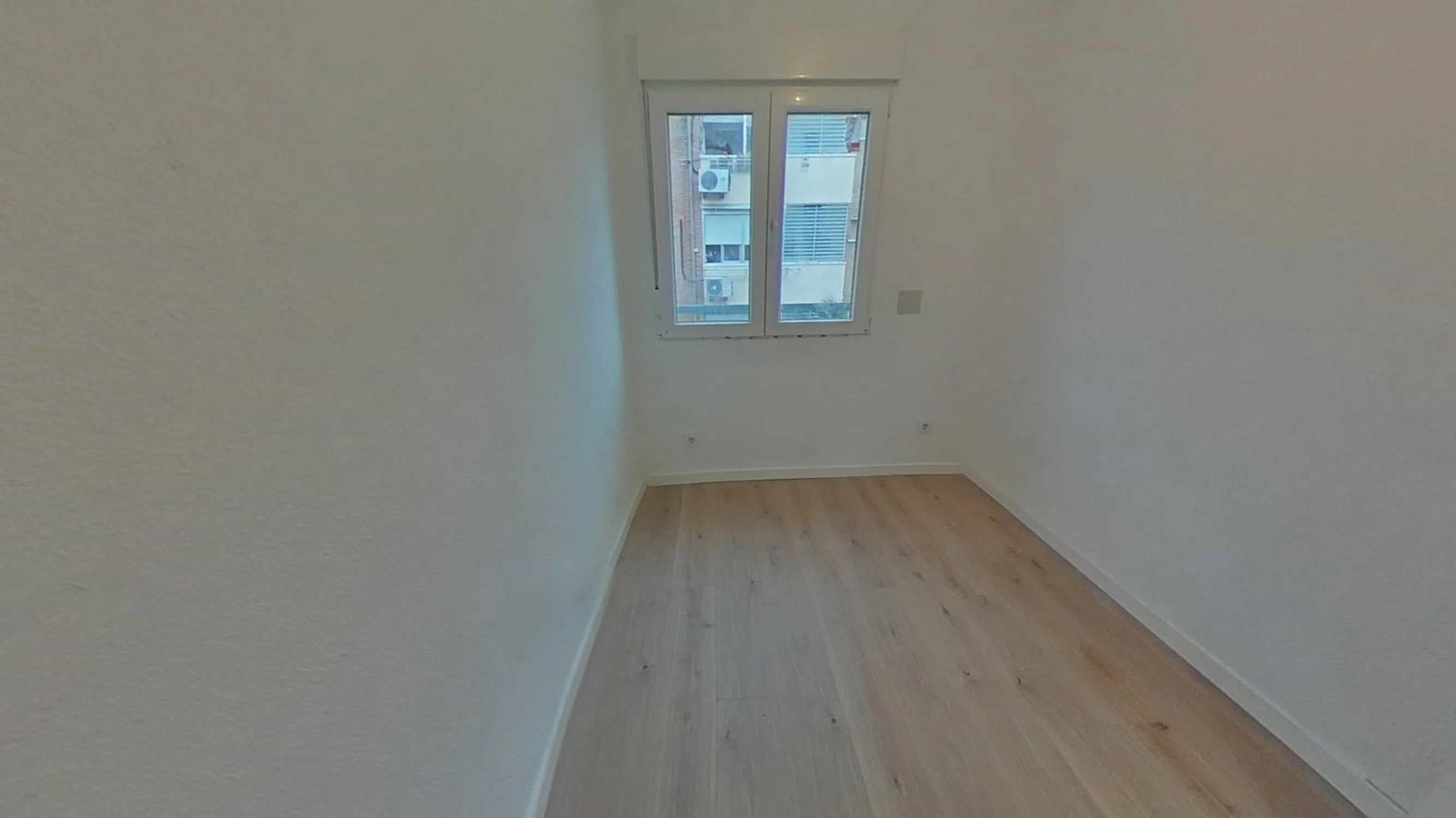 Piso en calle de Villuercas - Photo 2