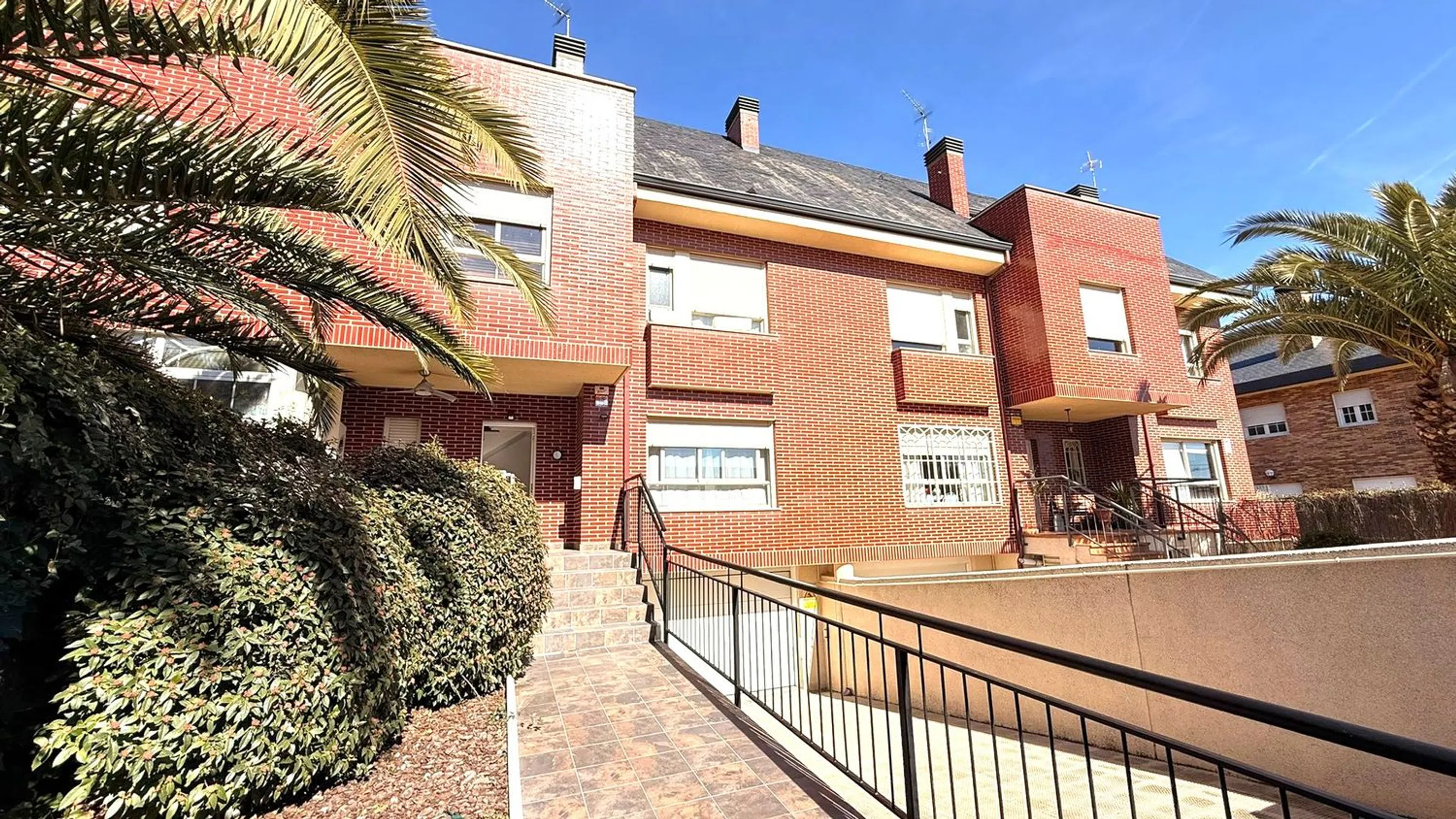 Chalet adosado en calle de Julio