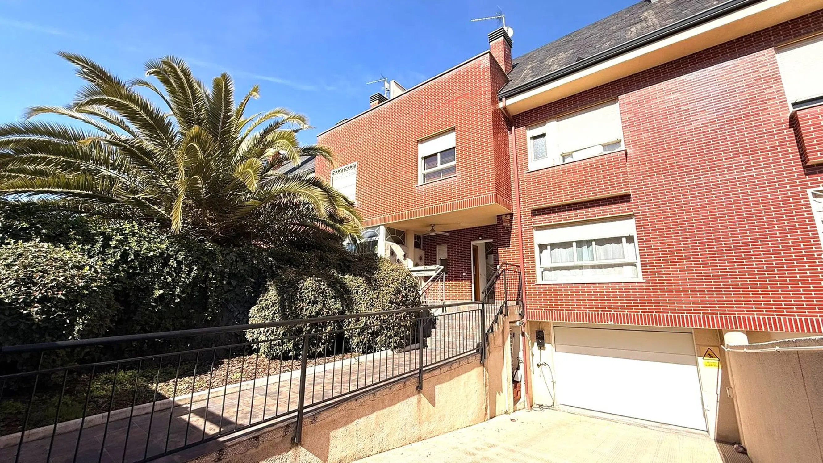Chalet adosado en calle de Julio - Photo 3