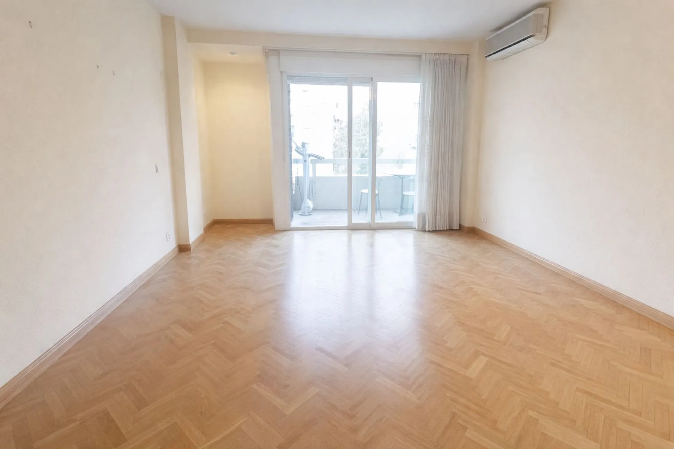 Piso en calle de Sirio, 54 - Photo 2