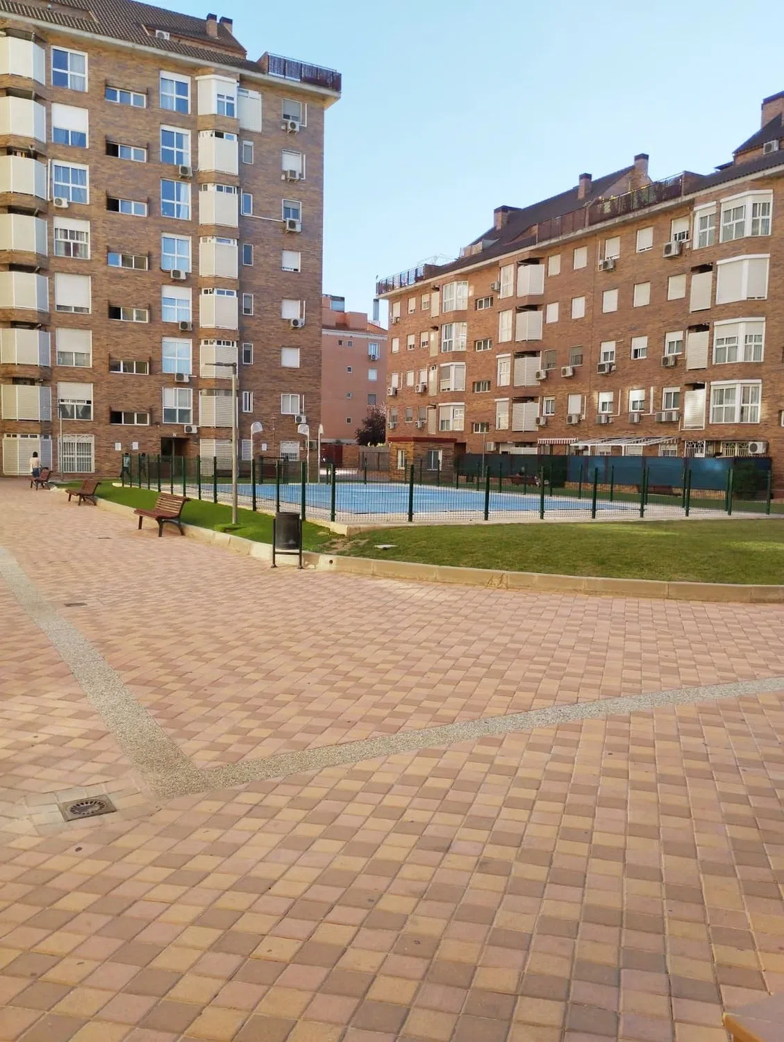 Piso en CL Berrocal, 3