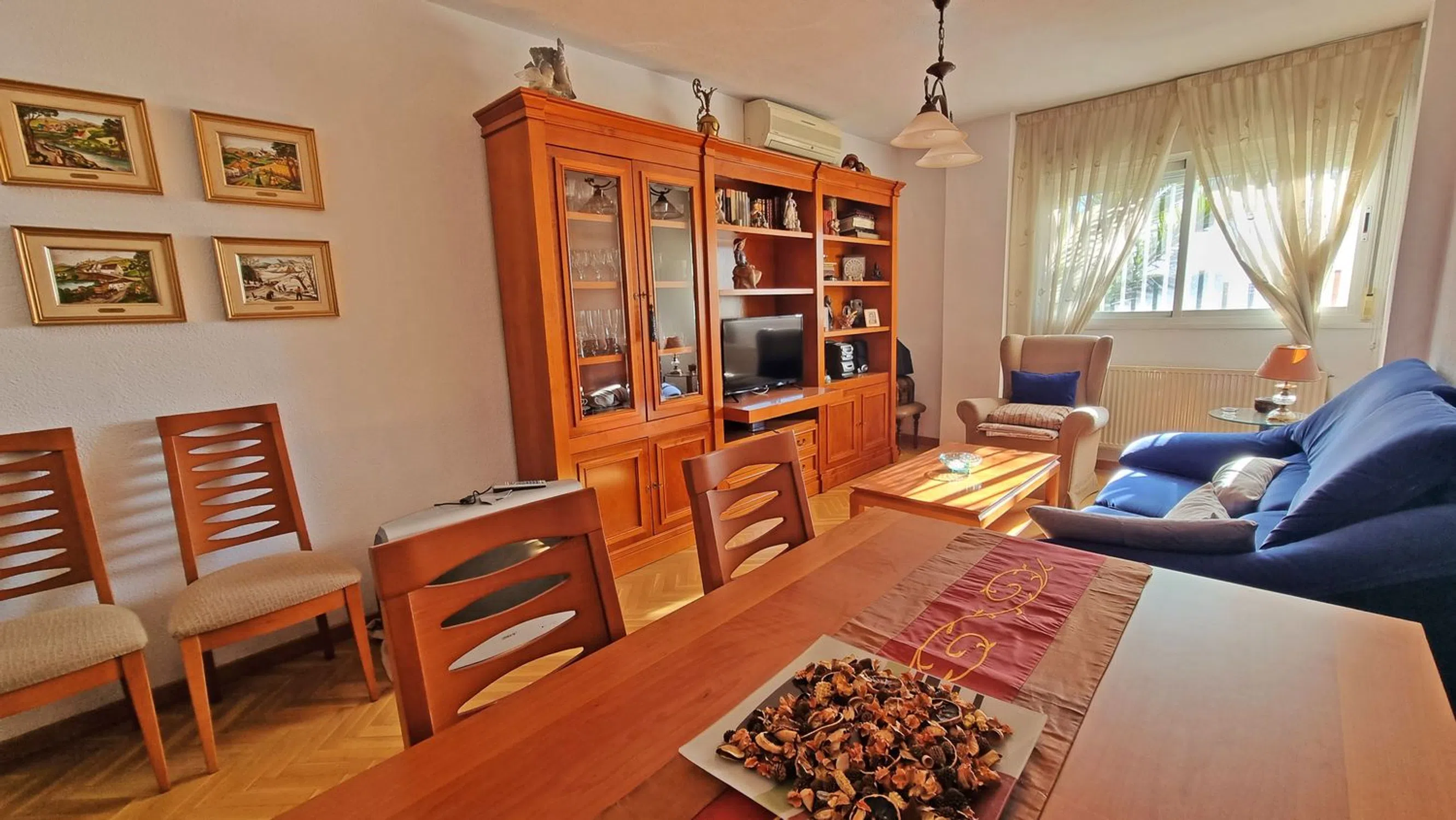 Chalet adosado en calle de Topacio