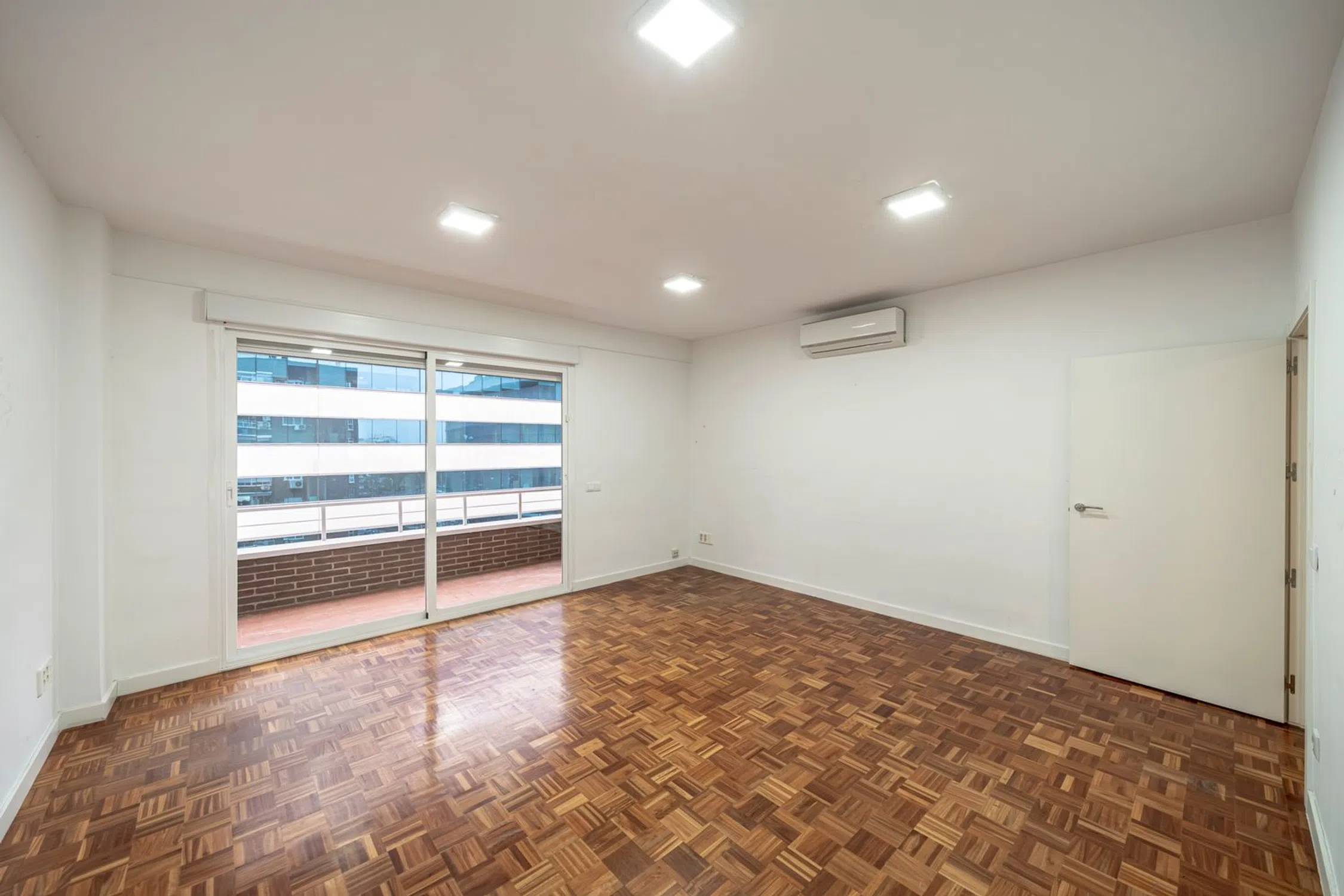 Piso en calle de Estébanez Calderón - Photo 3