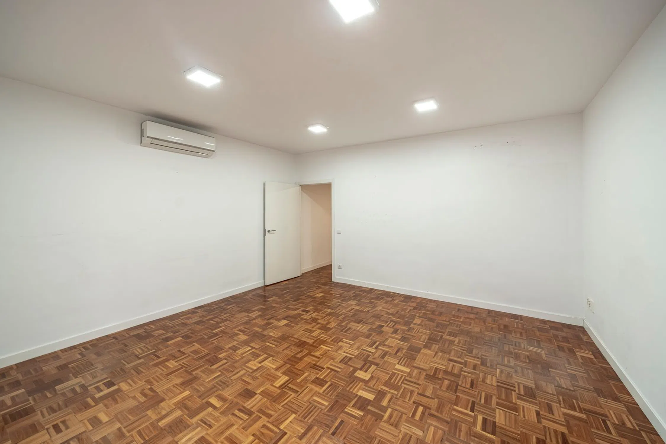 Piso en calle de Estébanez Calderón - Photo 4