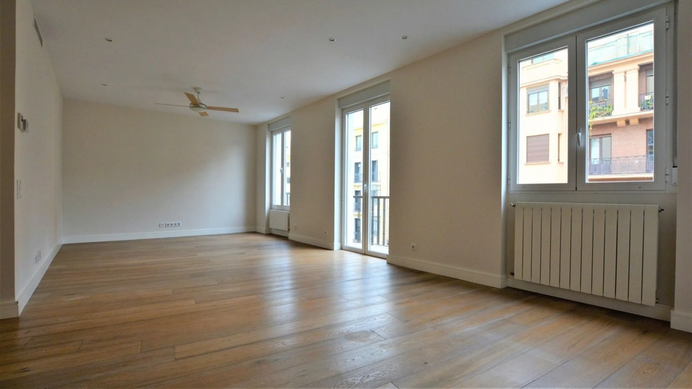 Piso en calle de Ferraz - Photo 3