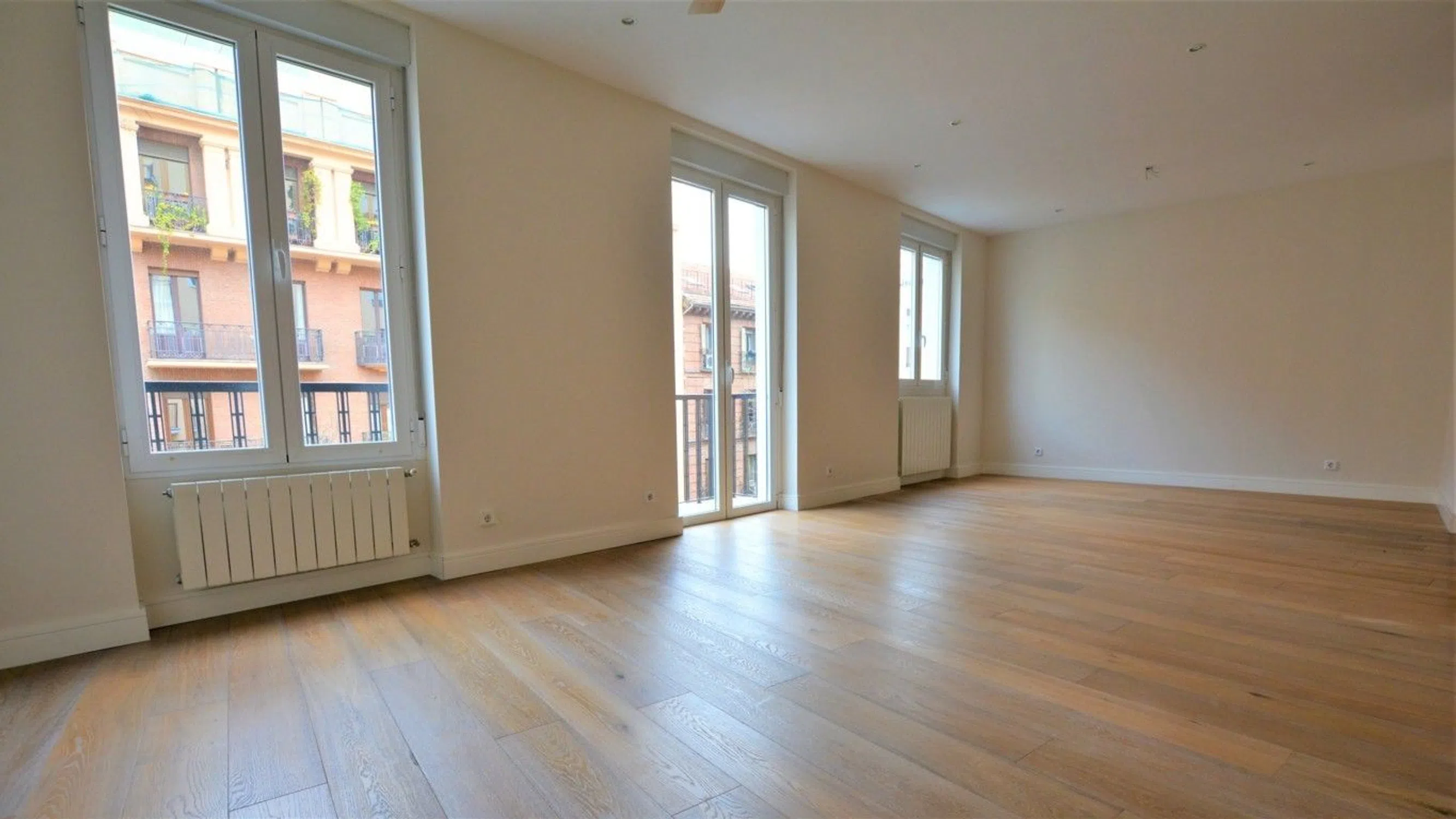 Piso en calle de Ferraz - Photo 6