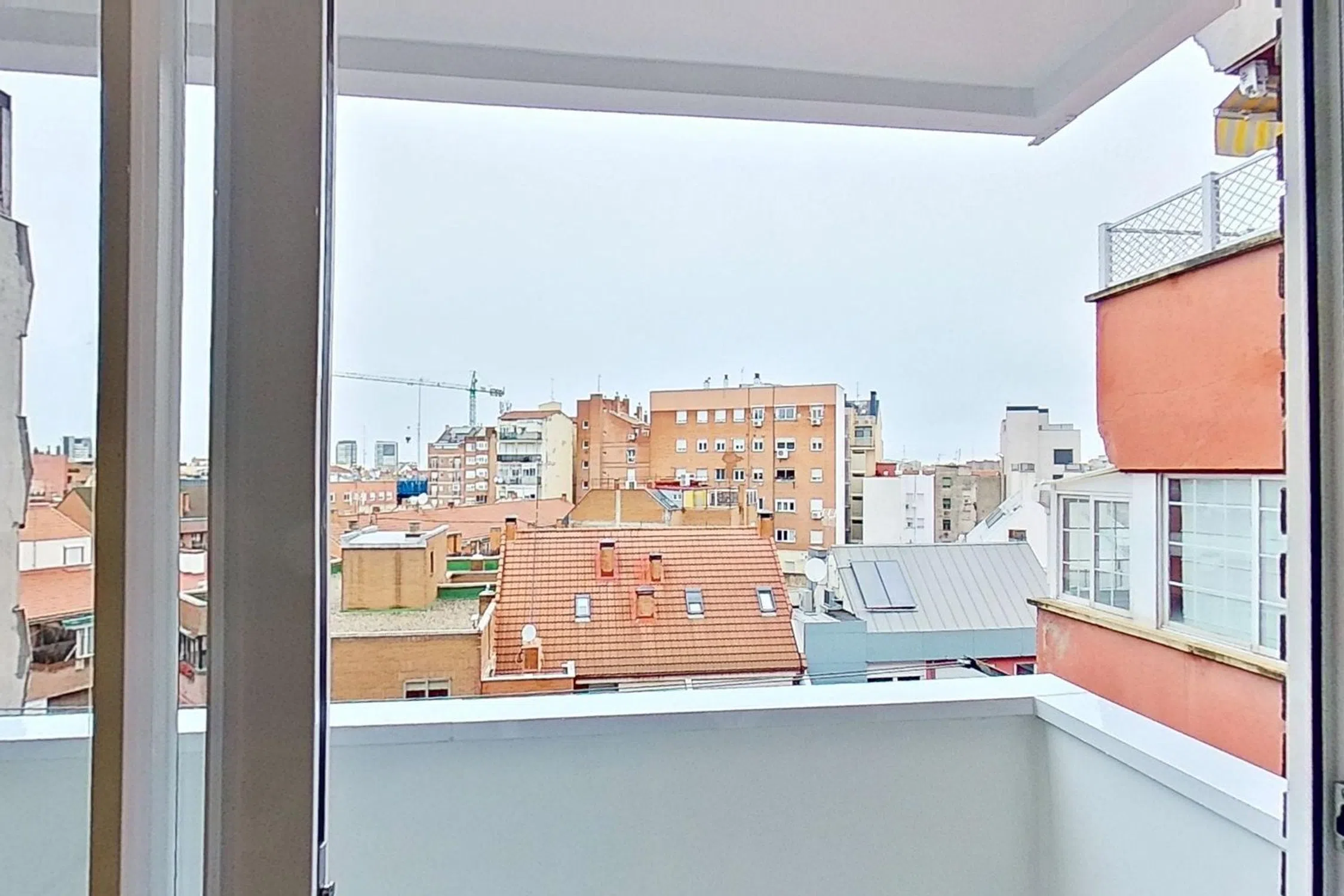 Piso en calle de la Infanta Mercedes - Photo 8