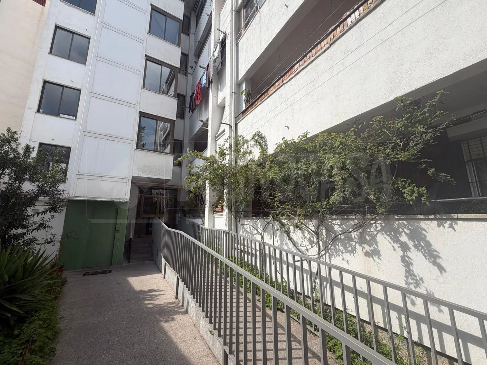 Piso en calle Santa Coloma - Photo 2